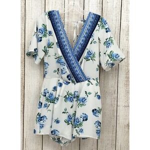 Trixxi Romper Women's Size Small‎ Blue Floral Print Short Sleeve V-neck Boho